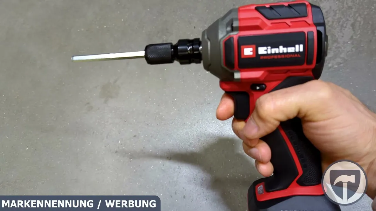 Das kompakte Design des Akku-Schlagschraubers ermöglicht eine handliche und flexible Handhabung.