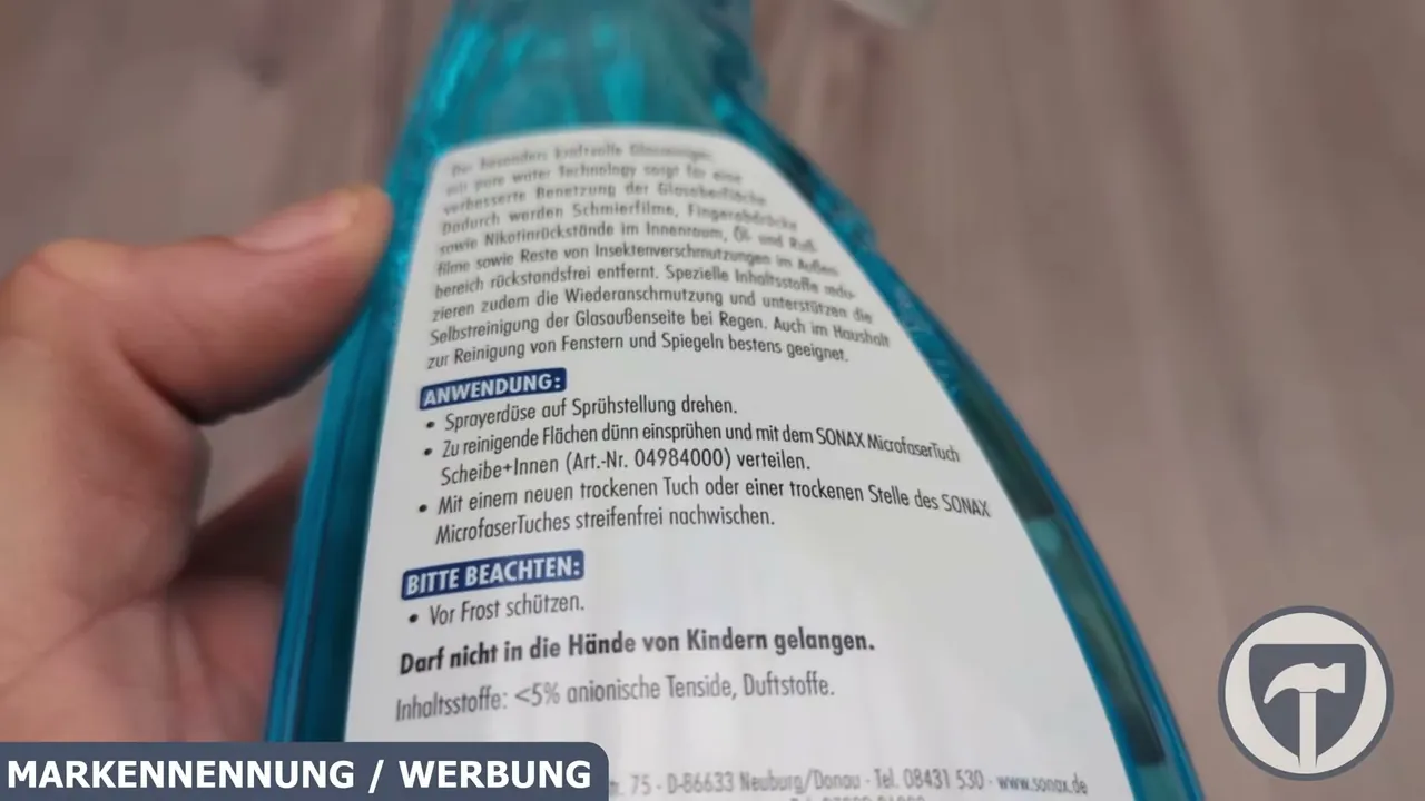 Auf der Rückseite befinden sich Hinweise zur streifenfreien Anwendung und zu den Inhaltsstoffen des Reinigers.