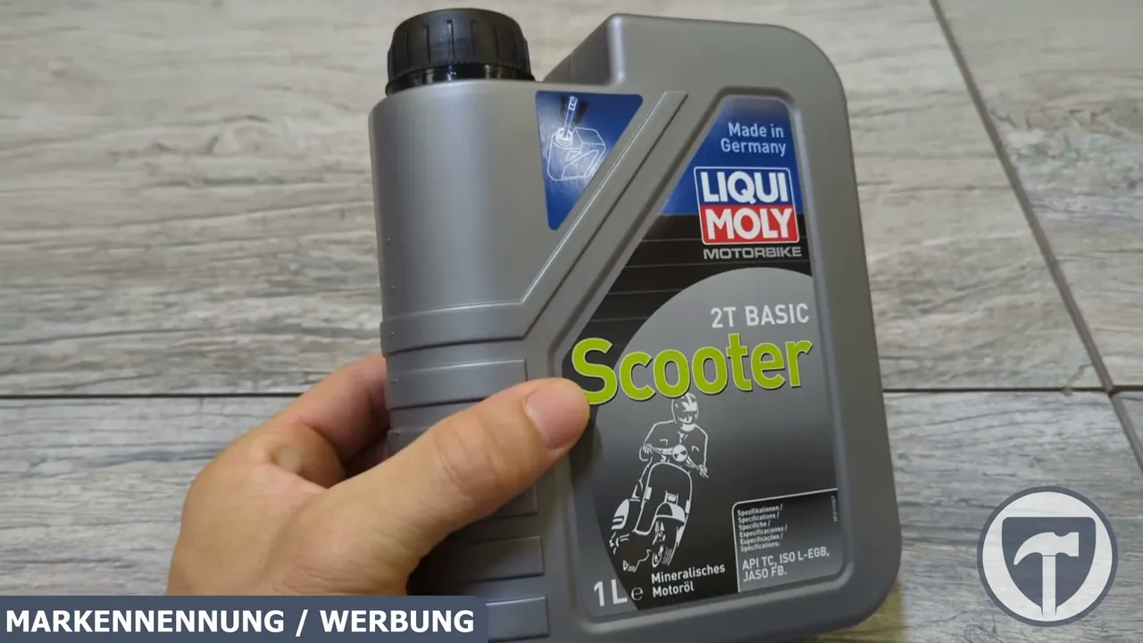 Das mineralische 2-Takt-Öl von Liqui Moly eignet sich für Motorroller, Scooter und Mopeds bis 50 ccm Hubraum.