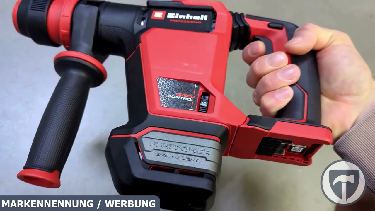 Der handliche Akku-Abbruchhammer wiegt rund 2,9 kg und wird als Solo-Variante ohne Akku und Ladegerät geliefert.