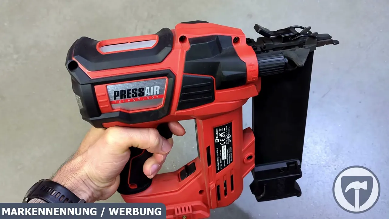 Dank wartungsfreier PressAir-Technology arbeitet das kompakte Gerät kabellos ohne Schläuche oder Kompressor.