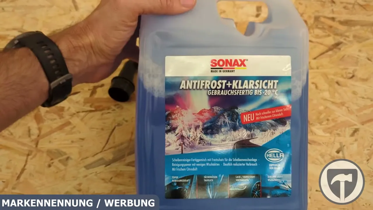 Die gebrauchsfertige Mischung im Kanister schützt die Scheibenwaschanlage zuverlässig vor Frost bis -20 °C.