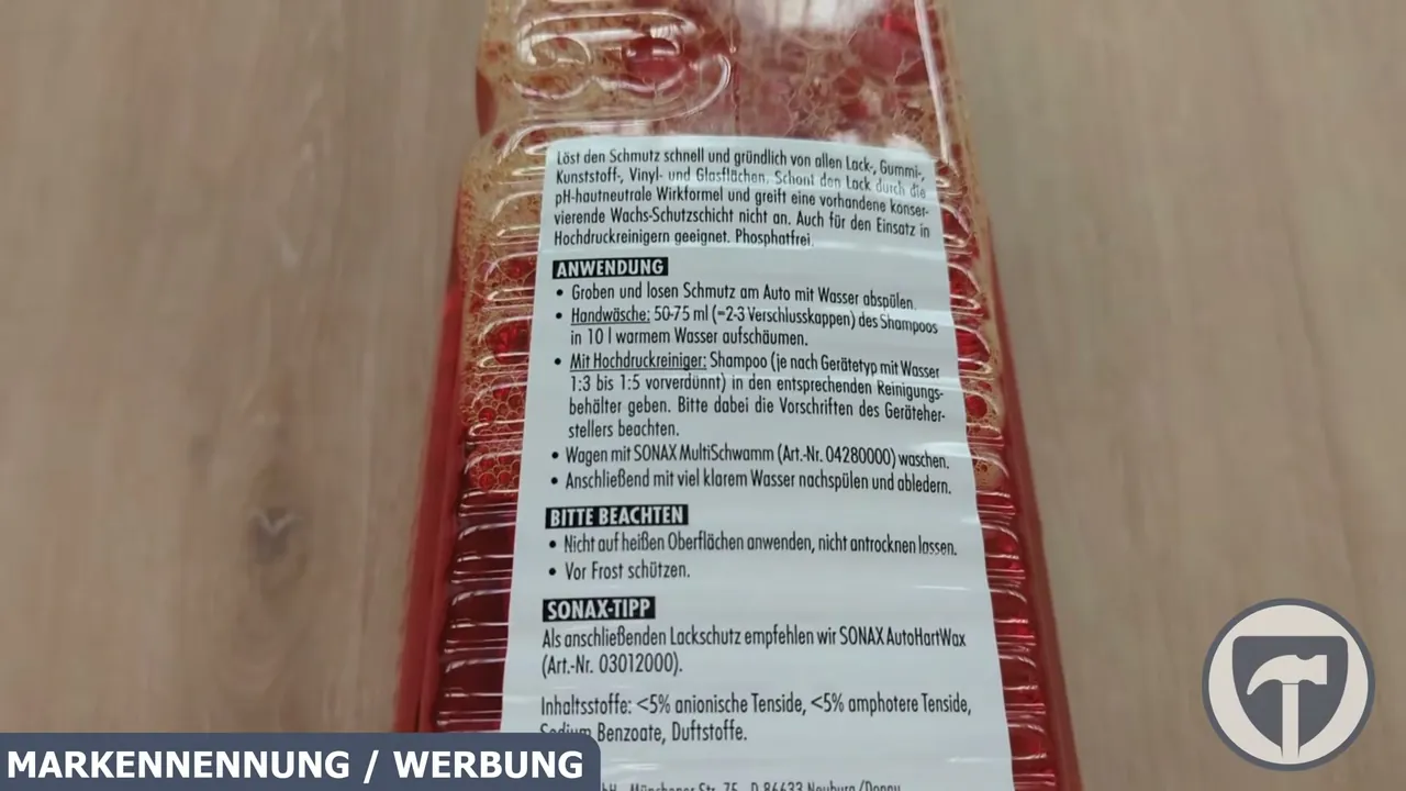 Die pH-neutrale Wirkformel greift vorhandene Wachs-Schutzschichten auf dem Fahrzeuglack nicht an.