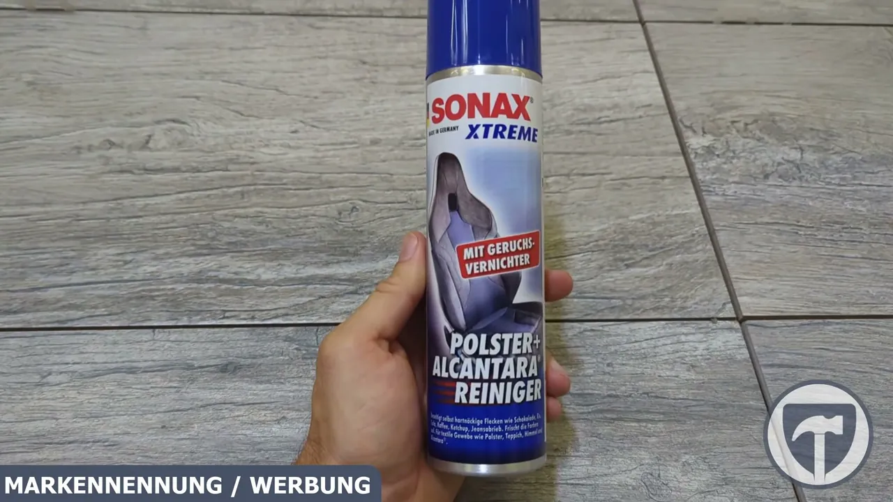 Der SONAX XTREME Polster- und Alcantara-Reiniger säubert textile Oberflächen im Fahrzeuginnenraum gründlich und schonend.
