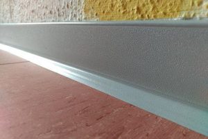 Sockelleisten montieren: So gehen Sie vor