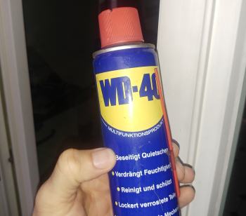 WD40 bei quietschenden Tueren