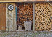 Holz spalten: So klappt es sicher und einfach