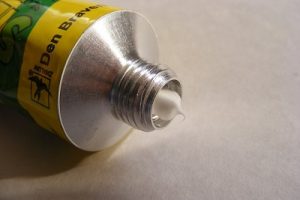 Silikonfugen entfernen und erneuern