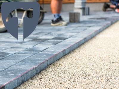 Terrassenplatten verlegen Splitt oder Sand? Was ist besser?