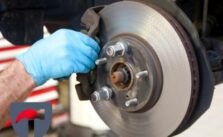 Bremsscheiben und Belägen wechseln Diese Kosten fallen 2023